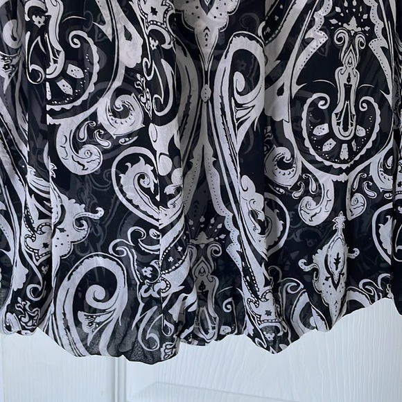 White House Black Market Black and White Paisley Bubble Hem Skirt - Picture 3 of 3